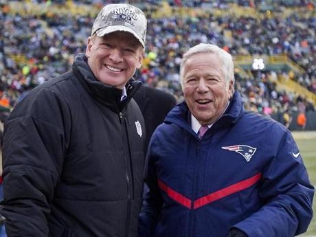 Green Bay, WI 11/30/14 Roger Goodell and Robert Kraft on the sidelines before the New England Patriots Patriots play the Green Bay Packers at Lambeau Field on Sunday November 30, 2014. (Matthew J. Lee/Globe staff) Topic: Patriots Reporter: 
